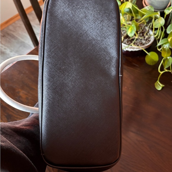 Guess Two-Tone Black and White Purse - Picture 5 of 13